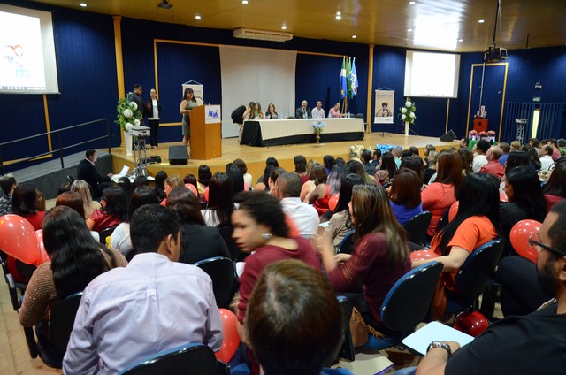 Professoras ganhadoras do Prêmio Professor Destaque recebem notebook de alto padrão Cada uma das professoras ganhou um notebook, sendo que os três equipamentos são avaliados em R$ 10 mil e foram doados pelo Grupo Editora Positivo (Foto/Assessoria)