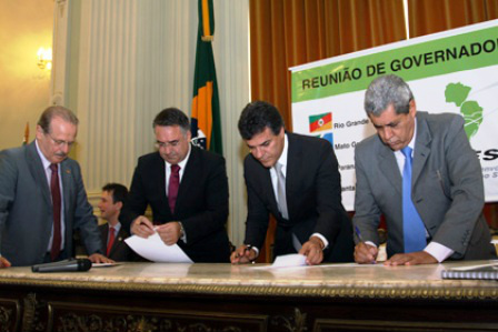 André Puccinelli e colegas governadores do PR, SC e RS. (Foto: Divulgação)