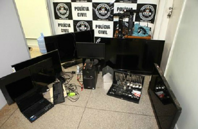 Diversos objetos, produtos de furto ou roubo e trocados por drogas, muitas vezes, foram recuperados pela PC de Três Lagoas (Foto: Edivelton Kologi)