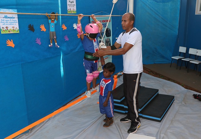 Professor do CEI “Novo Alvorada” desenvolve projeto de esportes radicais para crianças de 2 a 5 anos O projeto é pioneiro, já que essa é a primeira iniciativa promovida nesse sentido em todo o estado do Mato Grosso do Sul (Foto/Assessoria)