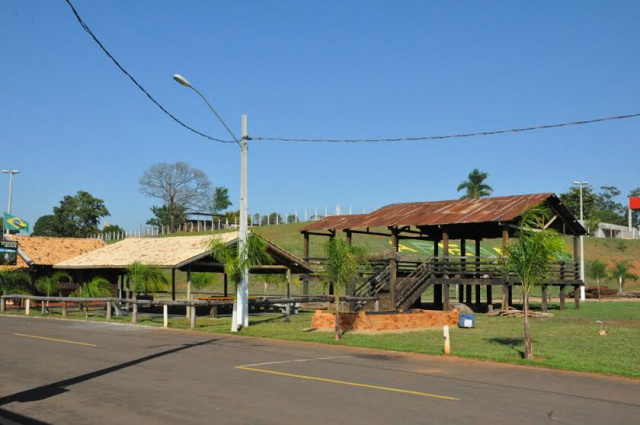 No espaço, obras de pavimentação asfáltica foram realizadas para melhor deslocamento do público presente (Foto: Divulgação)