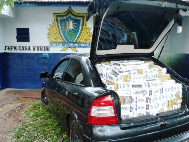 Foram encontrados 1.250 pacotes de cigarros de diversas marcas (Foto: PM)