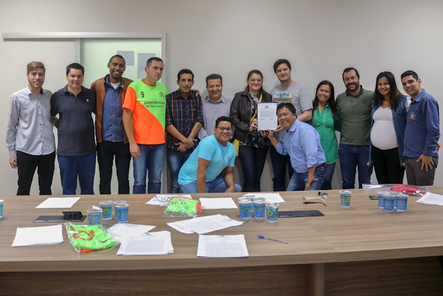 Vereadores dão posse para aprovada no cargo de faxineira A posse ocorreu na Sala da Presidência (Foto/Assessoria)
