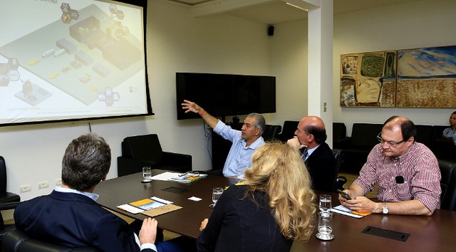 Governo do Estado projeta Campo Grande como novo centro de logística de cargas Presente ao encontro com a representante da Lufthansa, os secretários de Estado de Meio Ambiente, Desenvolvimento Econômico, Produção e Agricultura Familiar (Semagro), Jaime Verruck; e o de Infraestrutura (Seinfra), Marcelo Miglioli. (Foto: Divulgação)
