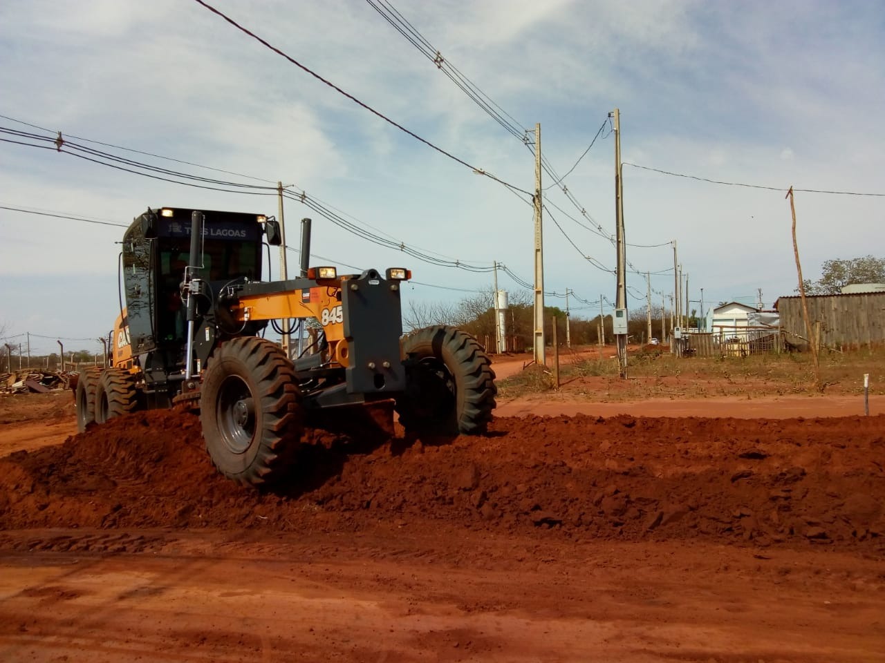 Máquinas da Prefeitura de Três Lagoas iniciam abertura de ruas no Jardim das Primaveras
