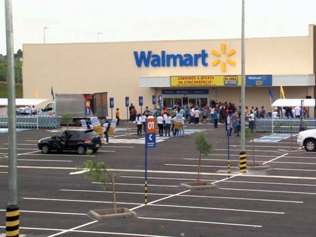 Walmart é condenado a pagar R$ 100 mil a gerente obrigado a rebolar na frente de clientes Unidade do Walmart (Foto: Reprodução EPTV)