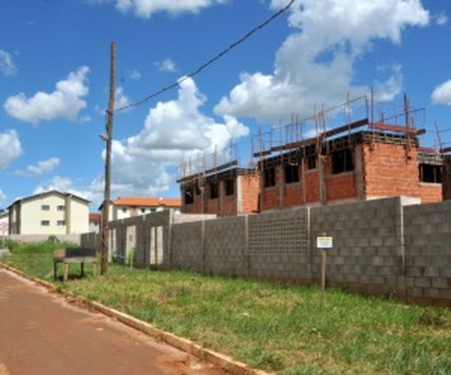 Após dois anos de recessão, construção civil reage em Mato Grosso do Sul Mesmo com menor volume de novos empreendimentos, mercado da construção civil não parou no Estado neste ano - Foto: Valdenir Rezende / Correio do Estado