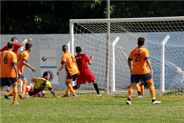 No jodo do Coxim (vermelho) contra Aparecida do Taboado (Laranja) quem levou a melhor foi Aparecida do Taboado que garantiu uma vaga. (Foto: Assessoria)