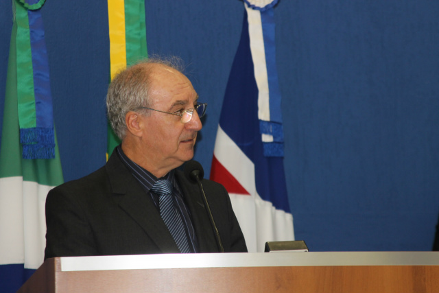 Promotor de justiça e procurador geral recebem títulos de cidadão-tres-lagoense Promotor de justiça Celso Antonio Botelho de Carvalho encantou a todos com seu discurso positivista (Foto: Nelson Roberto)