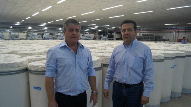 Prefeita sanciona lei que autoriza cessão de área em comodato para empresa instalada no Município O secretário de Desenvolvimento Econômico, Luciano Dutra, visitou a unidade no mês de agosto, acompanhado do gerente administrativo da NIT, Roberto César Fascina. (Foto: Assessoria)
