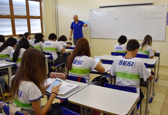 Escolas do Sesi estão com matrículas abertas em 7 cidades do Estado Os alunos do Ensino Fudamental II, do 6º ao 9º ano, também aprendem conceitos de robótica aliados ao conteúdo curricular básico (Foto/Assessoria)