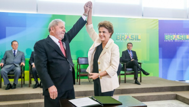 Na Casa Civil, Lula assume o terceiro mandato de presidente Mesmo com as manifestações pipocando em todo Pais, Dilma antecipa solenidade e empossa Lula como Ministro Chefe da Casa Civil (Na Casa Civil, Lula assume o terceiro mandato de presidente (Foto: Roberto Stuckert Filho)