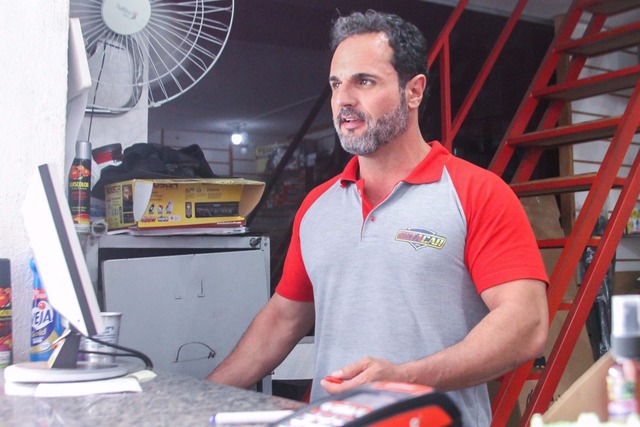 Em Três Lagoas, empresário 'viraliza na net' após filmar capivaras atravessando faixa de pedestre O empresário mora há 30 anos em Três Lagoas e sempre faz caminhada na Lagoa Maior, porém, disse nunca ter visto uma cena inusitada como a registrada por ele. (Foto Thaís Dias/ Perfil News)