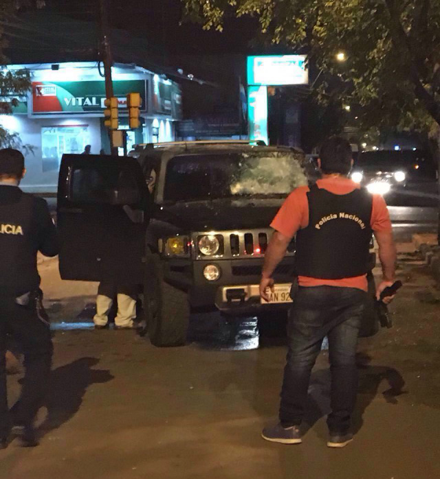 Tiroteio com armas de guerra mata traficante e aterroriza comunidade fronteiriça Jorge Rafaat estava em um carro blindado, no entanto os tiros atravessarem o veículo. (Foto: Divulgação)