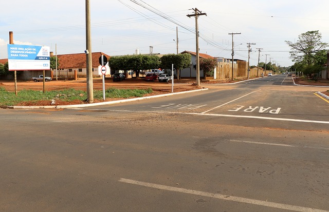 Tráfego melhora nas ruas e vielas do Bairro Santa Rita com as obras de asfalto e drenagem São mais de 3,4 mil m² de asfalto com recursos próprios do Município (Foto/Assessoria)
