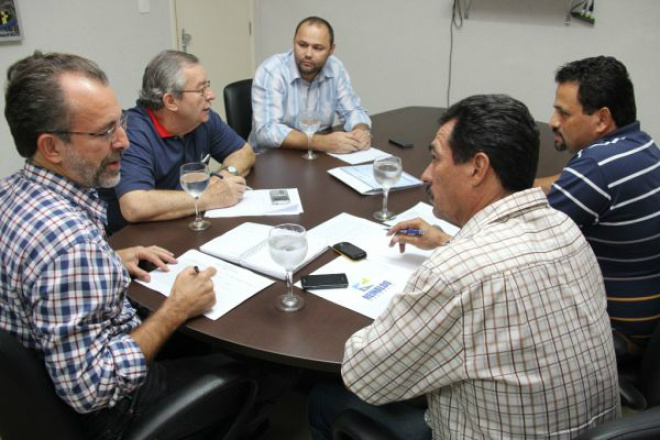 A reunião foi dirigida pelo prefeito da cidade de Ribas do Rio Pardo, José Domingues Ramos, o Zé Cabelo, diretor de Esportes da Assomasul (Foto: Divulgação/Assecom)