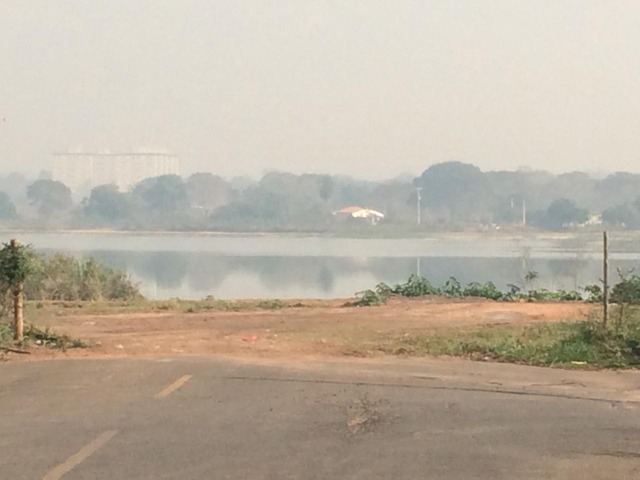Incêndio na região de Castilho cobre Três Lagoas de fumaça Imagem mostra a fumaça na região da primeira lagoa em Três Lagoas. (Foto: Guta Rufino/Perfil News)