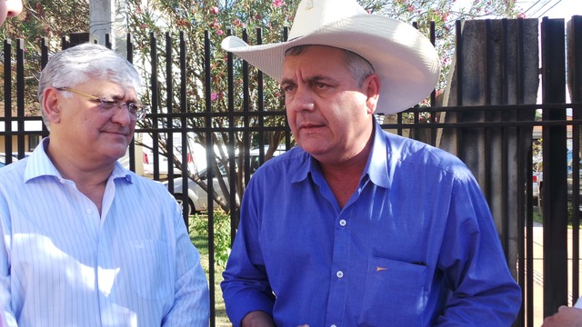 O promotor Edval Quirino esteve no mês passado em Três Lagoas onde se reuniu com o prefeito Angelo Guerreiro para tratar dos procedimentos de abertura de uma conta específica (Foto: Ricardo Ojeda)