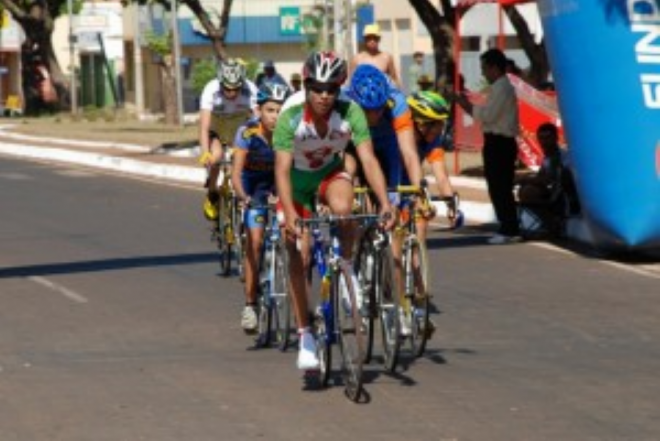Nova Andradina organiza 25ª Corrida Ciclística e Pedestre Evento é considerado um dos mais importantes de Mato Grosso do Sul (Foto: Natalho Cuer/PMNA)