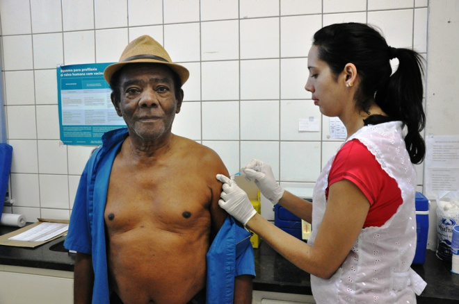 População recebe vacina contra gripe em Unidades de Saúde A vacina começou a ser aplicada desde segunda-feira (15) em todas as Unidades Básicas de Saúde (Foto: Divulgação/Assecom)