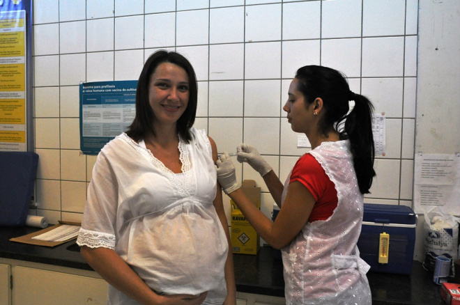População recebe vacina contra gripe em Unidades de Saúde O “Dia D” ocorre em todos os municípios do Brasi e será no próximo sábado (20) (Foto: Divulgação/Assecom)