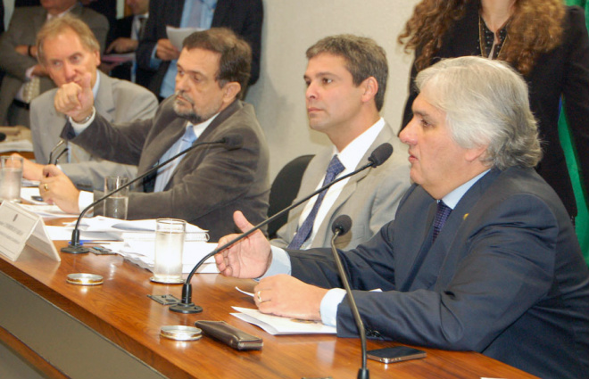 Delcídio propõe ICMS diferenciado para Centro-Oeste Relatório elaborado por Delcídio preserva arrecadação de MS (Foto: Divulgação/Assecom)
