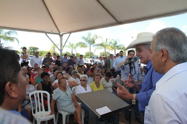 Exemplo de gestão responsável, Guerreiro encerra 2017 marcado por economia
O governador Reinaldo Azambuja, grande parceiro do prefeito esteve na semana passada em Três Lagoas e assinou a liberação de mais de R$ 30 milhões para várias frentes de obras para a cidade (Foto: Assessoria)