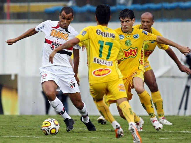 Rivaldo pede mais tempo em campo para melhorar rendimento no São Paulo