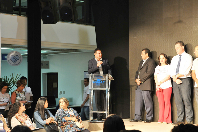 O presidente da FIEMS Sérgio Longen durante discurso, na abertura da Semana da Moda no Sebrae/MS. (Foto: Assessoria)
