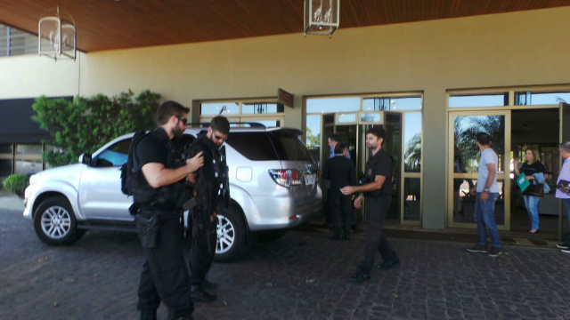 O juiz Odilon é um homem jurado de morte pelos traficantes e por isso anda com escolta da Polícia Federal 24 horas por sia (Foto: Ricardo Ojeda)