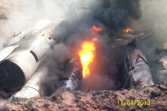 PMA atende derramamento de combustível em descarrilamento de trem Não se sabe ainda o quanto se derramou e o que se queimou de combustível (Foto: Divulgação/Assecom)