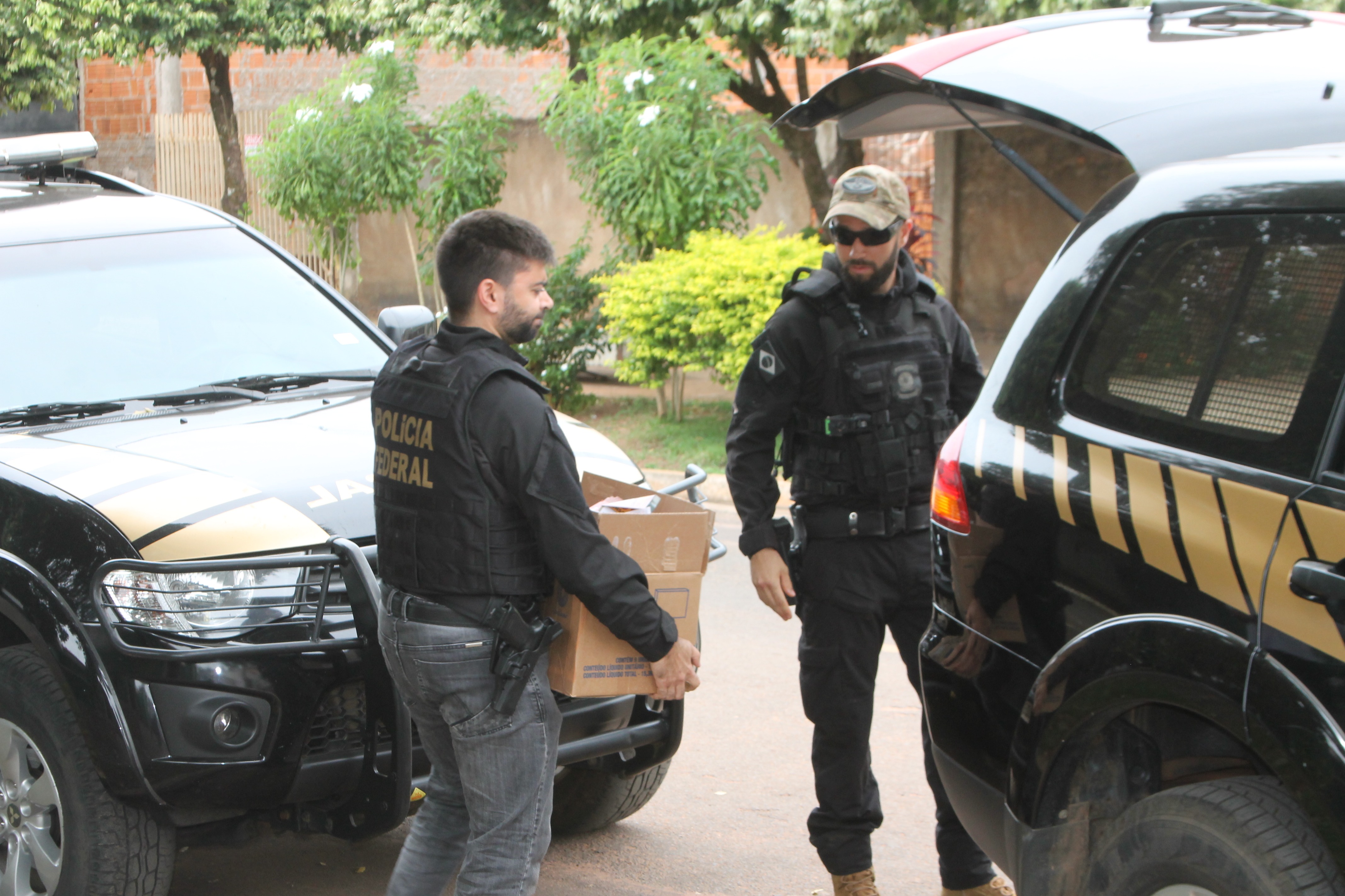 PF apreende material ilegal de campanha em Três Lagoas Material apreendido foi encaminhado à sede da Polícia Federal. (Fotos: Lucas Gustavo/Perfil News).
