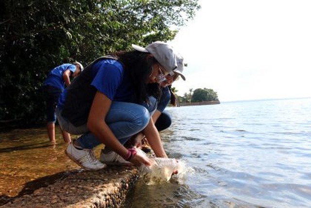 Alunos da Escola Municipal “Maria Eulália Vieira” de Três Lagoas participam de soltura de 120 mil alevinos