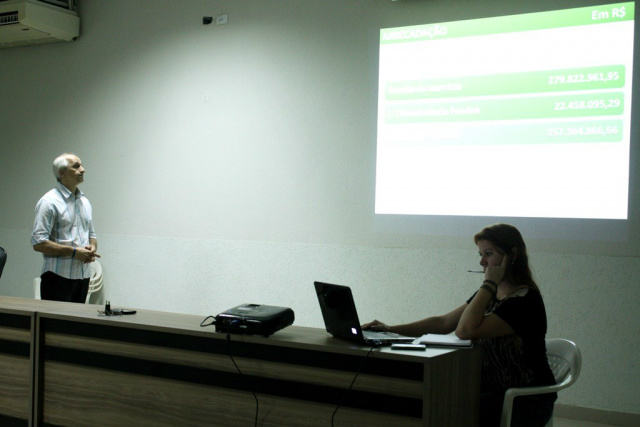 Secretaria Municipal de Finanças e Controle presta contas do 2º Quadrimestre de 2015 Audiência aconteceu no plenarinho da Câmara de Vereadores. (Fotos: Assessoria).