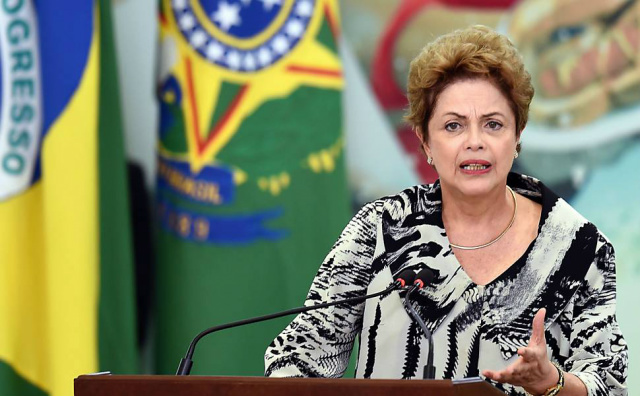 No Palácio do Planalto, Dilma faz discurso durante evento de celebração pela marca de 5 milhões de microoempreendedores. (Foto: Folha/UOL)