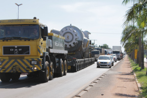 Trânsito ficou congestionado por mais de uma hora (Foto: Ricardo Ojeda) 