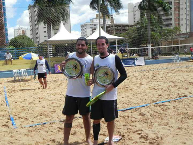 Beach Tennis na Lagoa Maior: Novidade acontece neste final de semana Luiz Mujica Barreto e Marcus Vinicius Venturelli, são parceiros de beach tennis. (Foto: Reprodução Facebook)