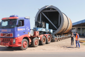 Carreta transportando equipamentos produzido em Ipatinga Minas Gerais demorou 56 dias para chegar a seu destino final (Foto: Ricardo Ojeda) 