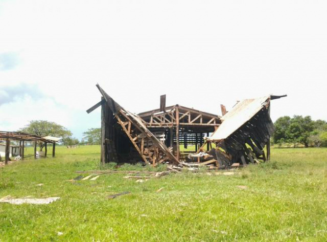 O tornado alcançou o galpão de uma propriedade rural na região (Foto: Internauta/Midiamax)