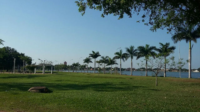 Previsão de sol com muitas nuvens e pancadas de chuva à tarde e à noite Pela manhã, o céu próximo à Lagoa Maior, não havia nuvens, porém há previsão de chuva segundo o site Climatempo. (Foto: Patrícia Miranda)