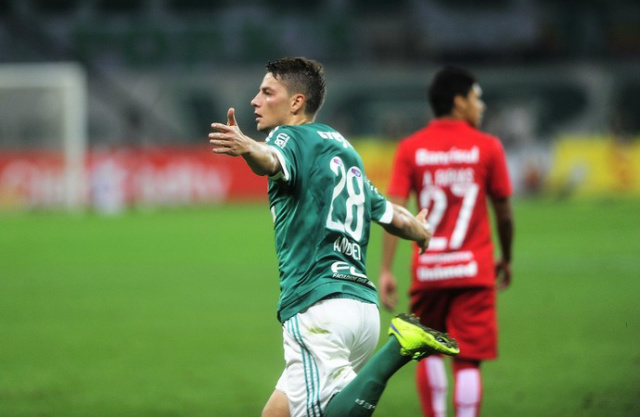 De novo, bola aérea tira Palmeiras de aperto e garante vaga; confira análise Andrei Girotto entrou no intervalo, no lugar do pendurado Amaral, e anotou o gol da classificação (Foto:Globo Esporte)