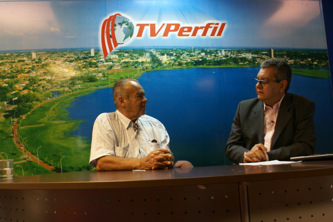 Cláudio Totó falou ao jornalista Ricardo Ojeda no quadro de entrevista da TV Perfil (Fotos: Gilmar Lisboa) 