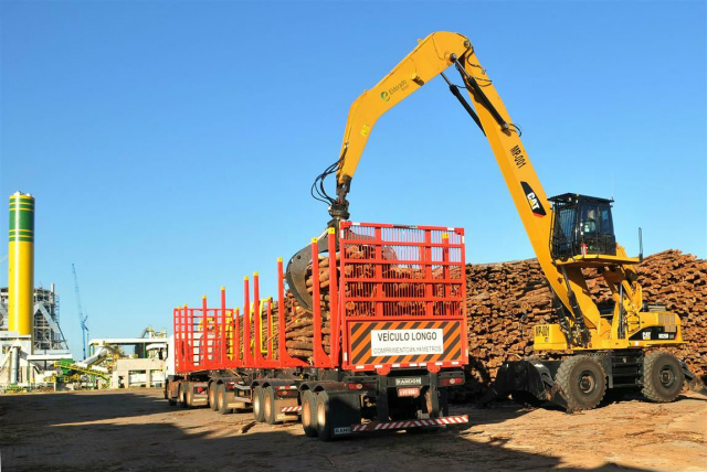 Aproximadamente 300 caminhões carregados chegam 24 horas, sem parar, na fábrica (Foto: Divulgação/ Assessoria/ Eldorado). 