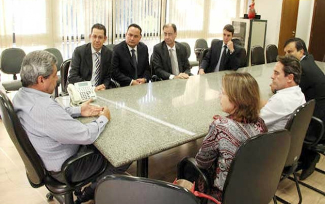O governador André Puccinelli e empresários da Usina Coruripe pretendem instalar uma unidade no município de Paranaíba (Foto: Assessoria de Comunicação)