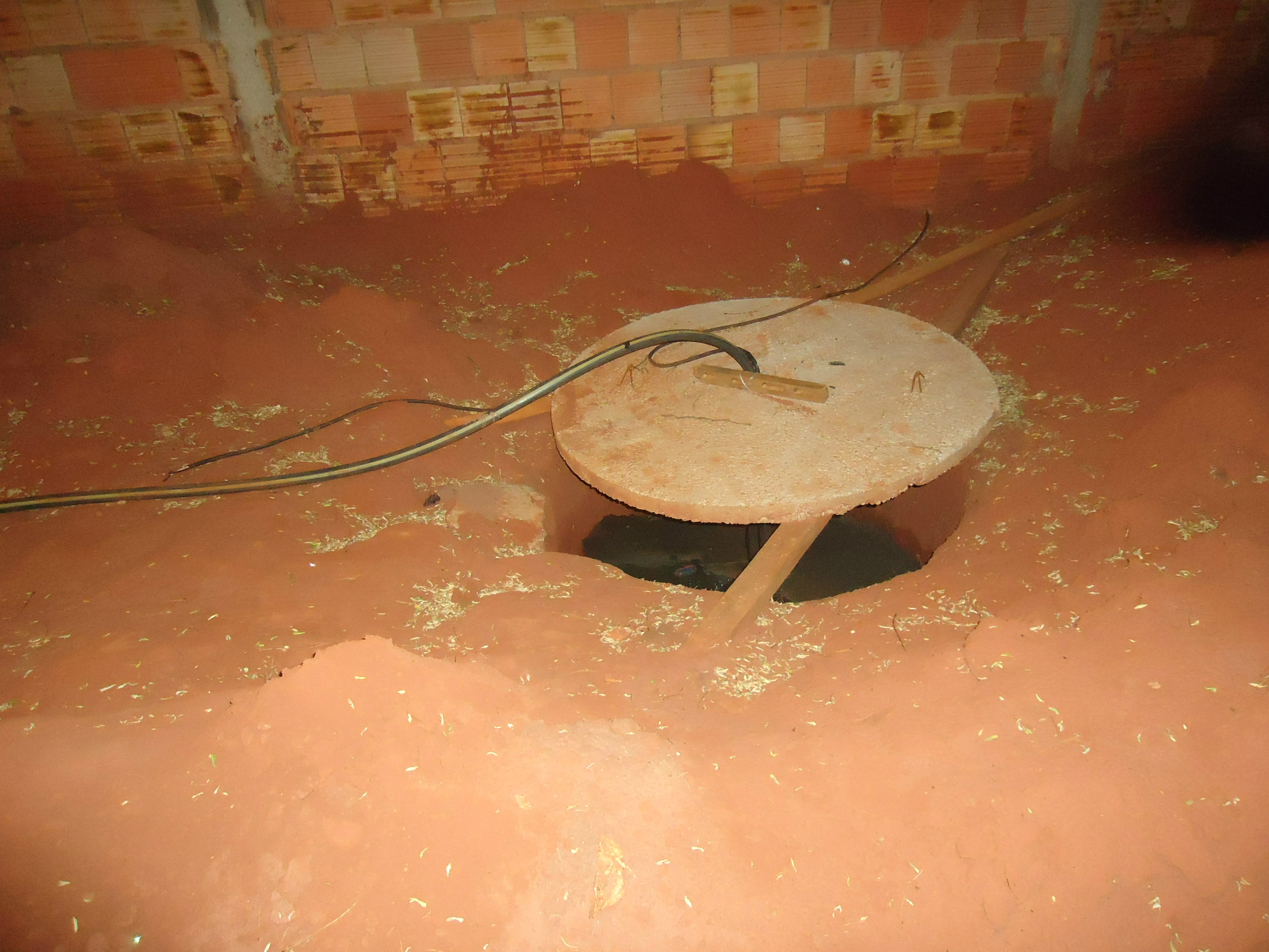 PMA autua dona de hotel em R$ 5 mil por poluição ao lançar esgoto às ruas PMA autua dona de hotel em R$ 5 mil por poluição ao lançar esgoto às ruas. (Foto: Assessoria)
