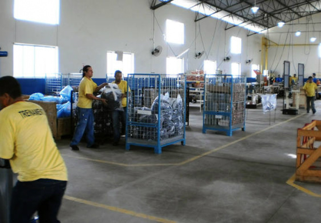 Com a parceria de Metal Frio e outras oficinas de trabalho e educacionais, 100% dos internos do CPITL têm ocupação produtiva (Foto: Divulgação/Agepen)