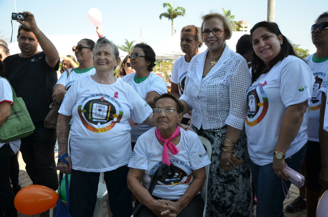 Idosos celebram Dia Internacional com diversas ações na Praça Ramez Tebet Atualmente, Três Lagoas conta com uma média de 12 mil idosos que já chegaram aos 60 anos de idade, enquanto a Assistência Social possui uma média de mais de 400 idosos atendidos. (Foto: Assessoria)