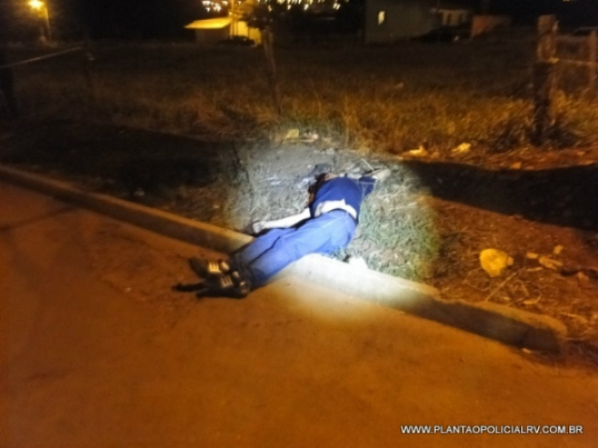 As duas mortes violentas ocorreram entre as 19 e 20 horas, na noite de quinta feira (18) em dois bairros diferentes em Rio Verde (Foto: Plantão Polícia RV)