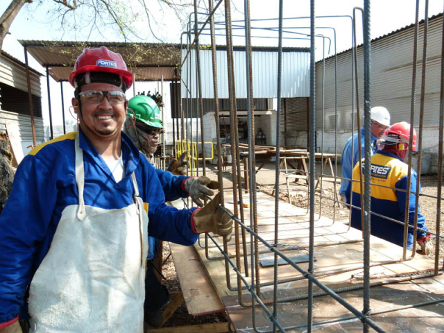 Fibria cria oportunidades de emprego com a instalação do Projeto Horizonte 2 Elton Junior Silva estava desempregado há um ano e conseguiu uma recolocação profissional, hoje ele é armador. (Foto: Assessoria)