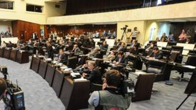 Eleições 2018: O que faz um deputado estadual? Remuneração dos deputados estaduais equivale a 75% do salário dos deputados federais; na imagem, a Assembleia Legislativa do Paraná